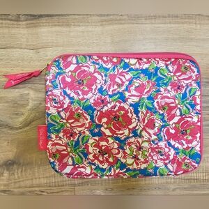 Classy classic Lilly Pulitzer iPad mini or small tablet zip-up case